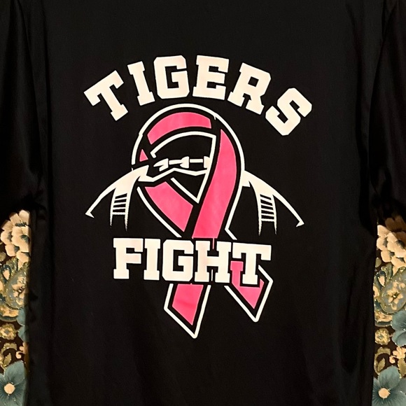 Black with Pink Paw Tiger Fight Cancer AwarenessT-Shirt Girls Adult Size Small - Picture 4 of 5